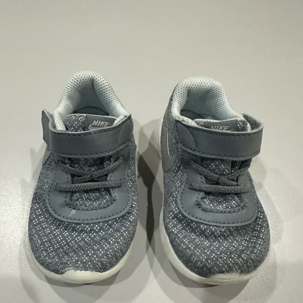 Toddler Nike Sneakers Gray & White.  Size 6C Good condition!